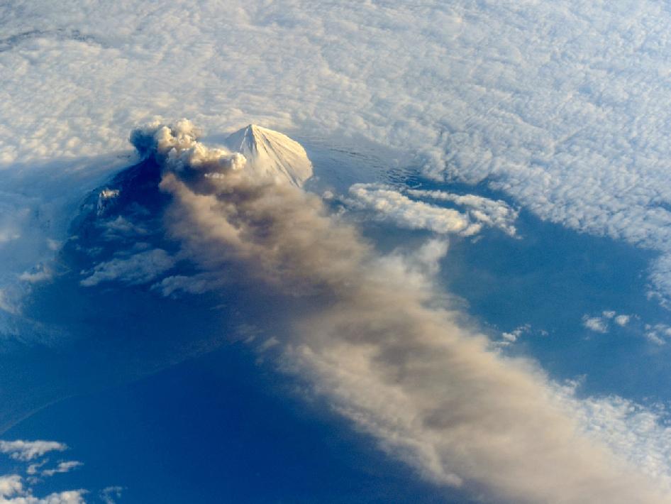 Amazing Ash Cloud Spied from Space Station